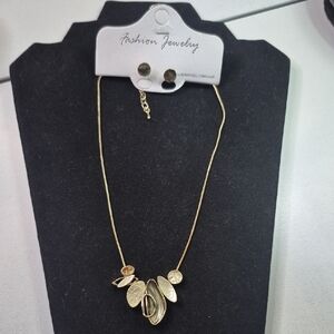 Fashion Jewelry Gold Leaf Necklace With Earrings (J40)